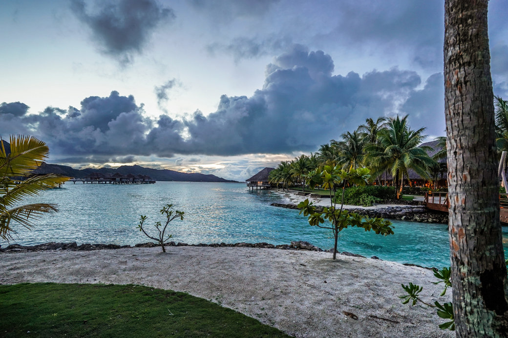 Dazzling Bora Bora | French Polynesia | Blue Lagoon | Paradise | Four Seasons Bora Bora | Tahiti | Island | Overwater Bungalow | Travel | Travel Photography | Bubbly Moments