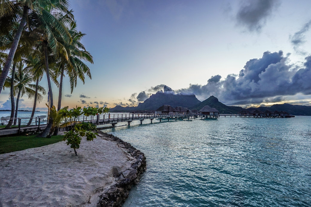 Dazzling Bora Bora | French Polynesia | Blue Lagoon | Paradise | Four Seasons Bora Bora | Tahiti | Island | Overwater Bungalow | Travel | Travel Photography | Bubbly Moments