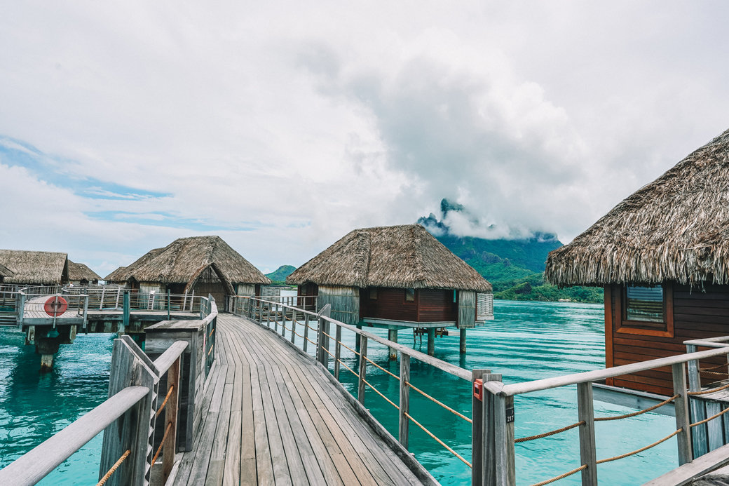 Dazzling Bora Bora | French Polynesia | Blue Lagoon | Paradise | Four Seasons Bora Bora | Tahiti | Island | Overwater Bungalow | Travel | Travel Photography | Bubbly Moments