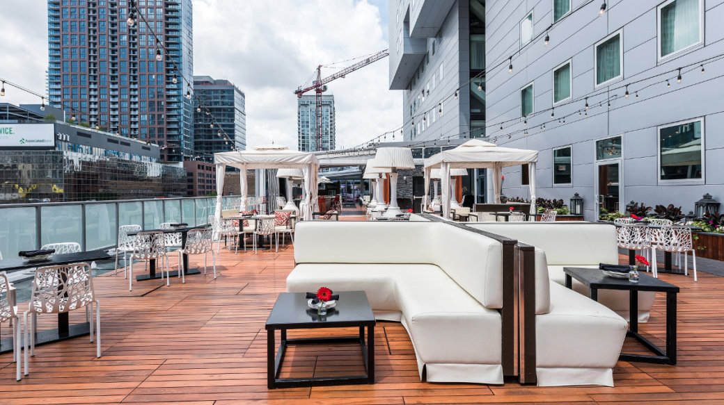 IO Godfrey | best rooftop bars chicago, chicago bars, chicago rooftop bars, rooftop bar, rooftop restaurants chicago | bubbly moments