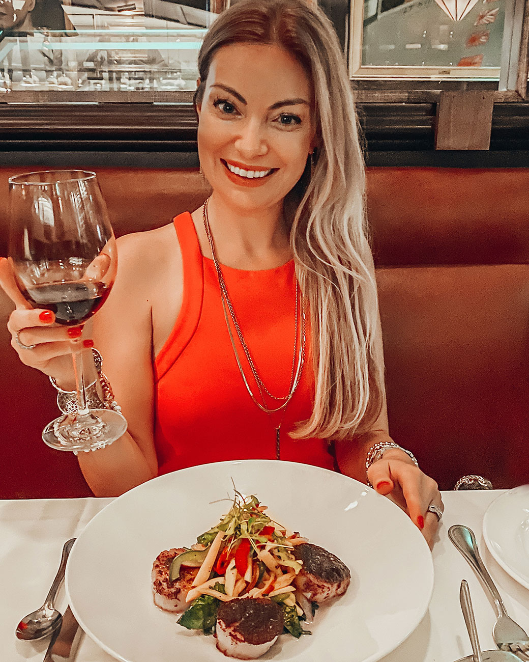 Chicago staycation | Staycation in Chicago | Chicago staycation ideas | Staycation near Chicago | Rosemont staycation | Rosemont restaurants | Rosemont mall | Hotels by Rosemont | Travel Chicago | Bubbly Moments