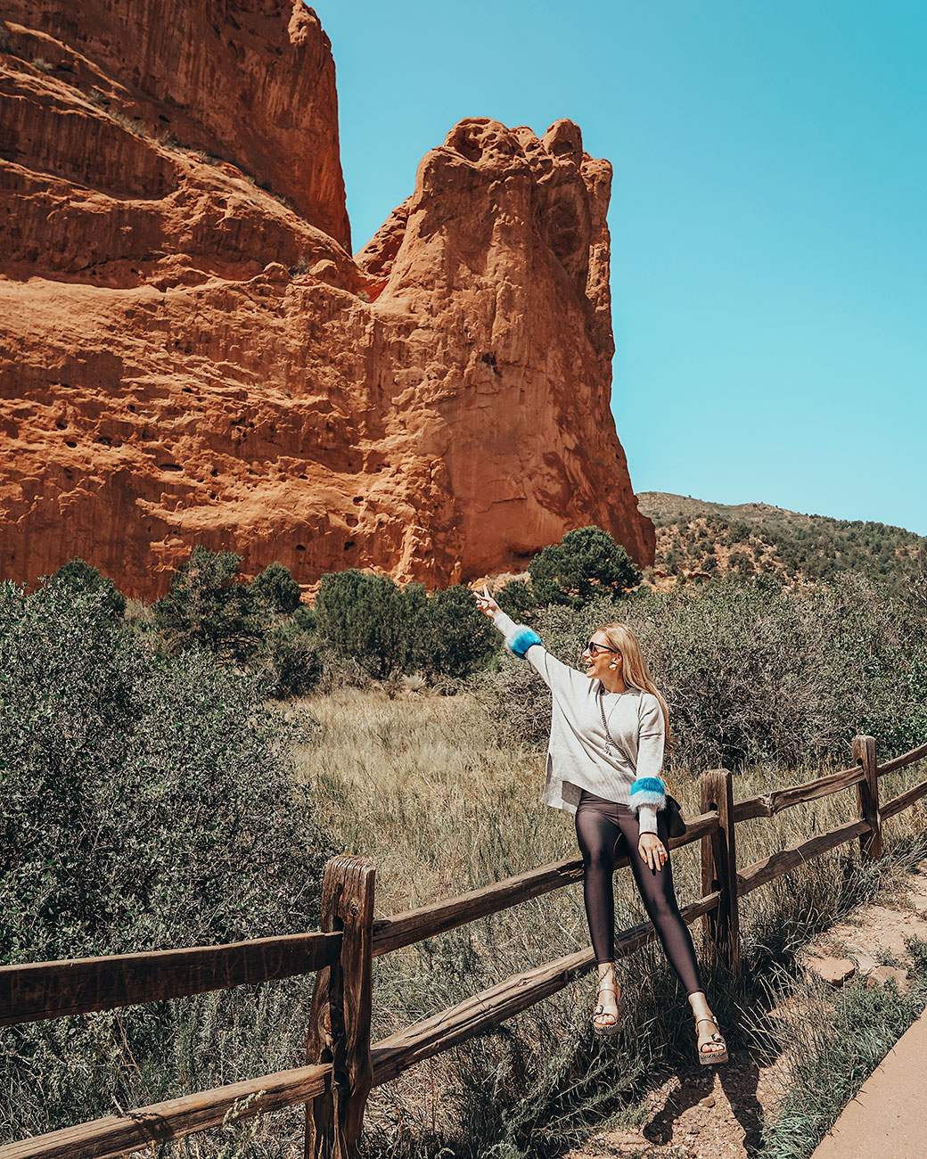 The Garden of Gods | Garden of Gods Colorado | Colorado Springs | Gods Trail Colorado Springs | Red Rock Corral | Trailing | Hiking | Rock Mountains | Outdoor Activities | Fun things to do in Colorado | Places in Colorado Springs | Bubbly Moments | Emilia Taneva